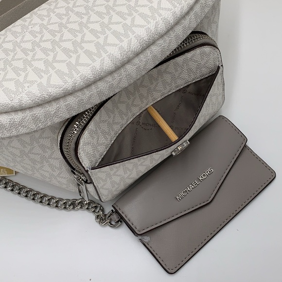 MICHAEL KORS
Maisie Large Logo 2-in-1 Sling Pack
Optic White/Silver 
NWT - Picture 15 of 16
